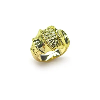 Goldfarbener, auffälliger Ring